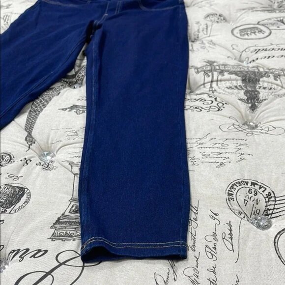 HUE Classic Stretch Denim Legging - Picture 6 of 10